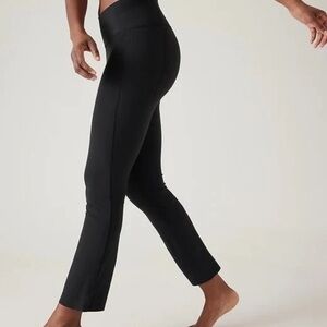 Athleta Transcend Stash Straight Leg Pants Size Small Black High Rise Yoga Gym